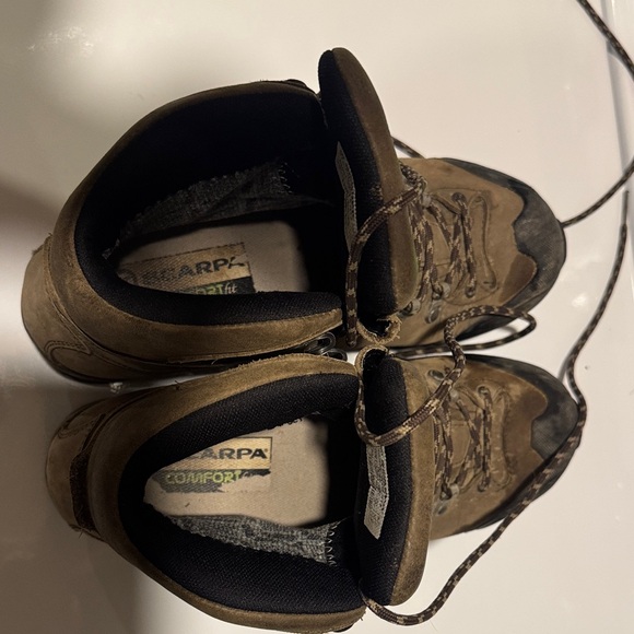 Scarpa women’s  kailash plug GTX Tan and Black hiking ? Boots